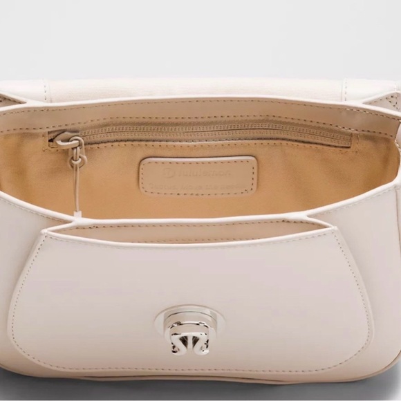 NWT - Leather Alternative Crossbody Bag 1.5L in the color cashew - Picture 3 of 4